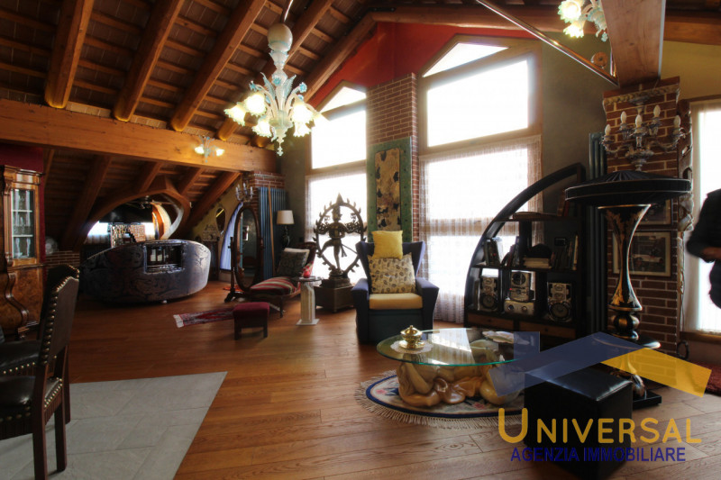 SAN GIORGIO DELLE PERTICHE – Questo loft, unico nel suo genere, si apre ai vostri occhi con un so...