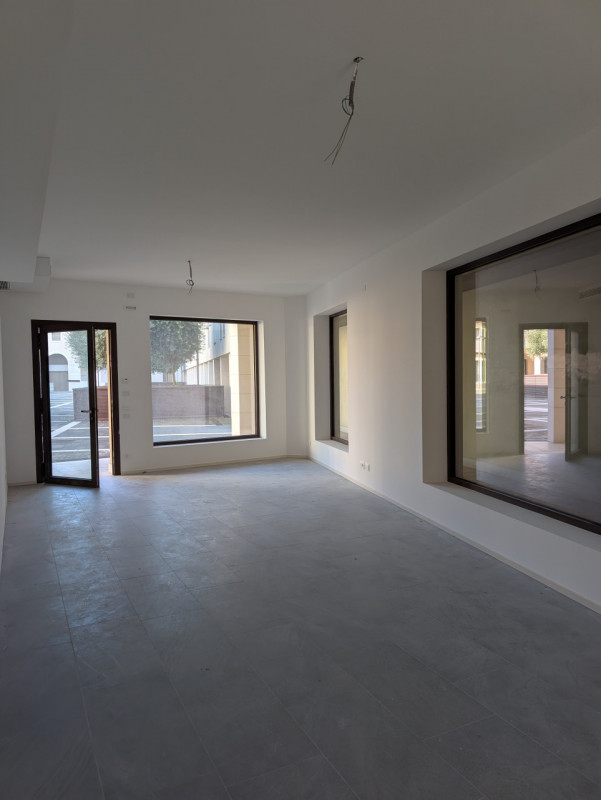 Scoprite un'opportunità unica per il vostro business nel cuore pulsante di Castelfranco Veneto. P...