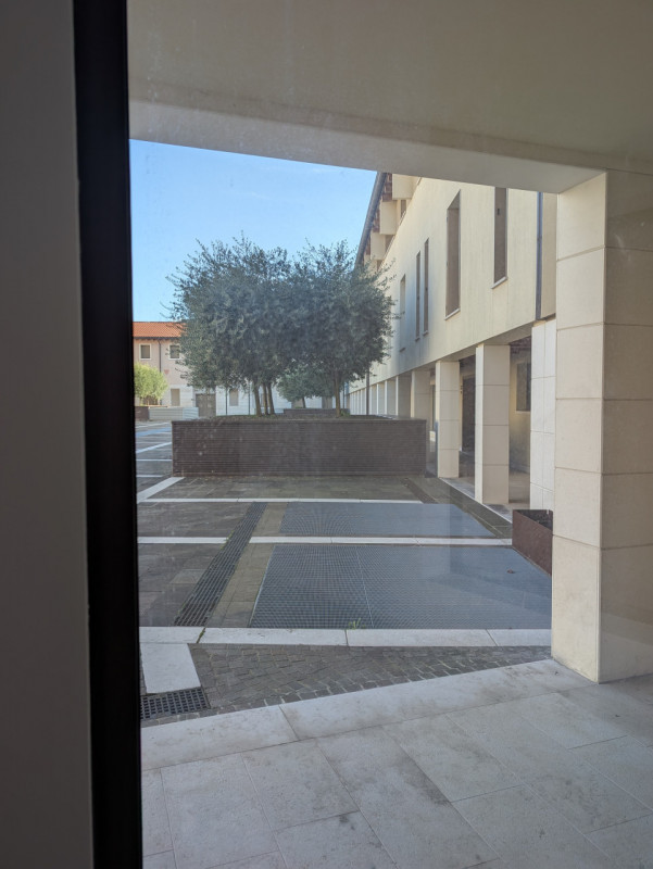 Scoprite un'opportunità unica per il vostro business nel cuore pulsante di Castelfranco Veneto. P...