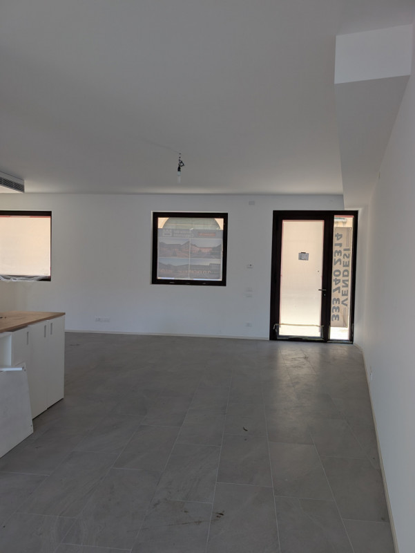 Scoprite un'opportunità unica per il vostro business nel cuore pulsante di Castelfranco Veneto. P...