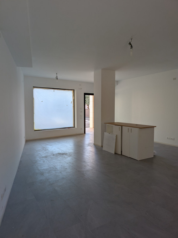 Scoprite un'opportunità unica per il vostro business nel cuore pulsante di Castelfranco Veneto. P...