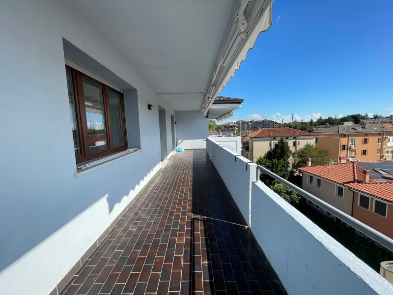 SANTA BERTILLA – ATTICO QUADRILOCALE : Si affitta quadrilocale luminoso, completamente da arredar...