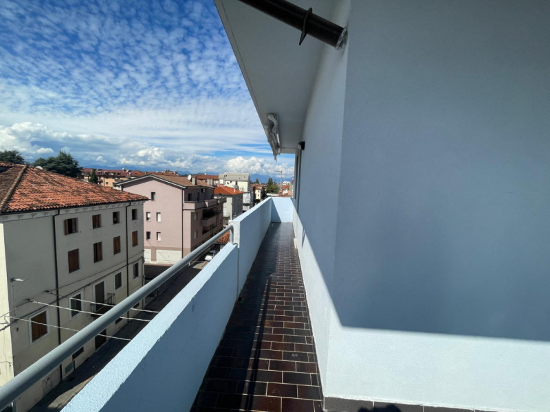 SANTA BERTILLA – ATTICO QUADRILOCALE : Si affitta quadrilocale luminoso, completamente da arredar...