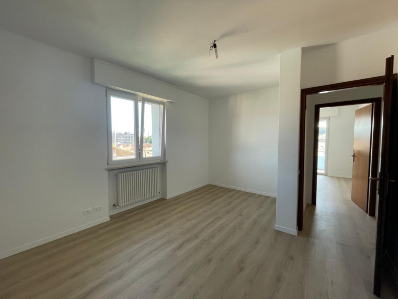 SANTA BERTILLA – ATTICO QUADRILOCALE : Si affitta quadrilocale luminoso, completamente da arredar...