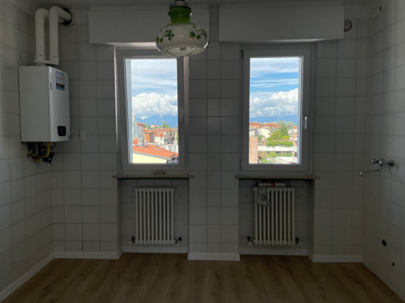 SANTA BERTILLA – ATTICO QUADRILOCALE : Si affitta quadrilocale luminoso, completamente da arredar...