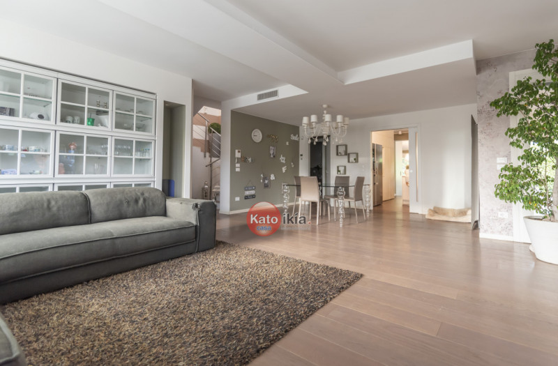 In pieno centro a Creazzo proponiamo porzione di bifamiliare completamente ristrutturata, elegant...