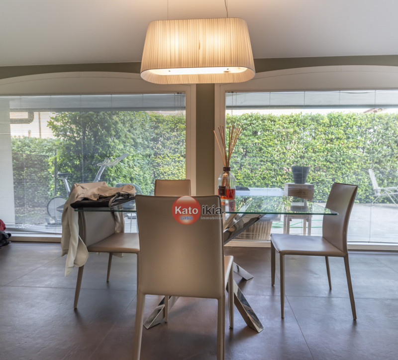 In pieno centro a Creazzo proponiamo porzione di bifamiliare completamente ristrutturata, elegant...