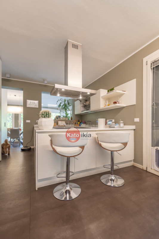 In pieno centro a Creazzo proponiamo porzione di bifamiliare completamente ristrutturata, elegant...