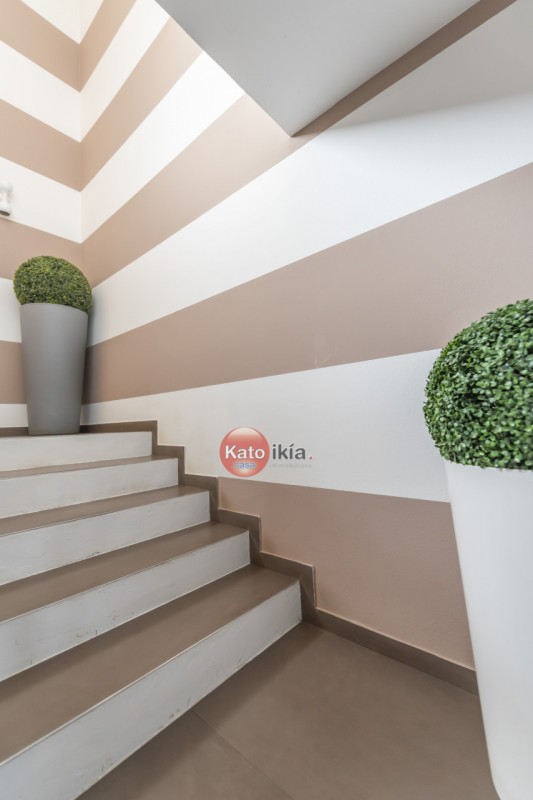 In pieno centro a Creazzo proponiamo porzione di bifamiliare completamente ristrutturata, elegant...