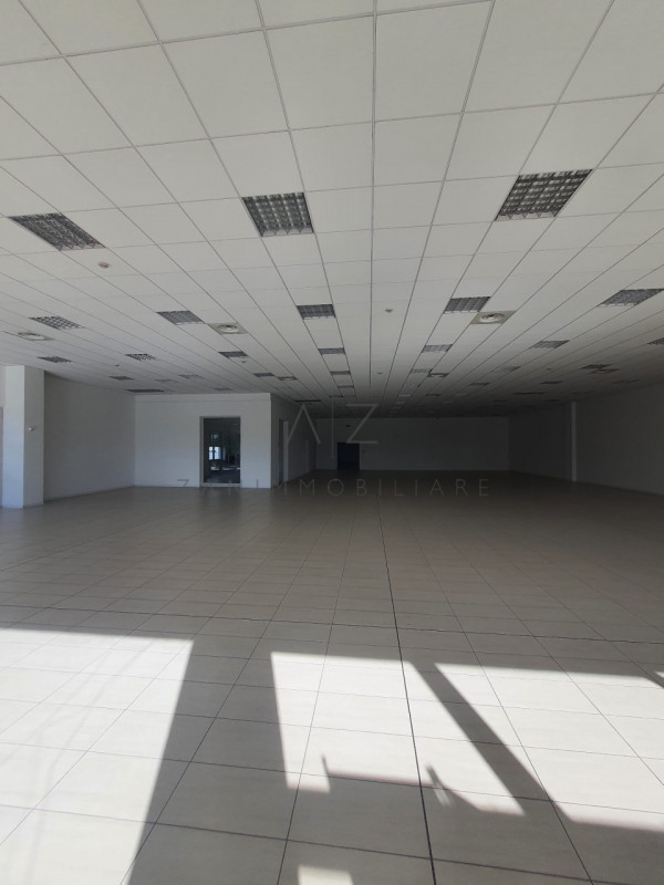 Proponiamo in vendita un ampio capannone situato nel comune di Loria, ideale per attività produtt...