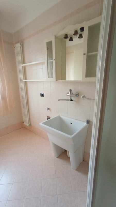 Scopri questo splendido appartamento trilocale situato nel cuore di Povolaro, una frazione del co...