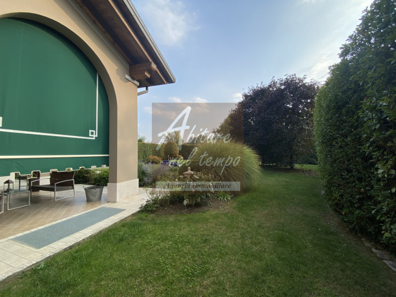 FONTANIVA (PD)

In esclusiva proponiamo una splendida villa indipendente, edificata nel 2006, sit...