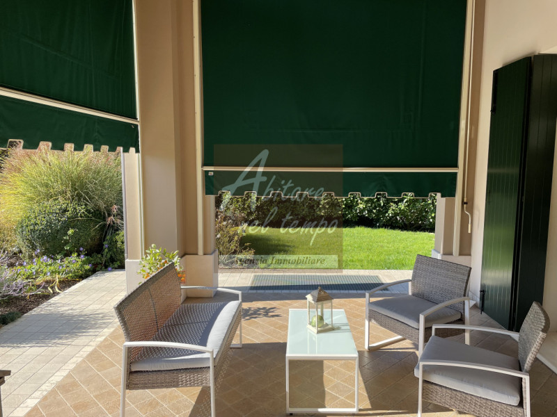 FONTANIVA (PD)

In esclusiva proponiamo una splendida villa indipendente, edificata nel 2006, sit...