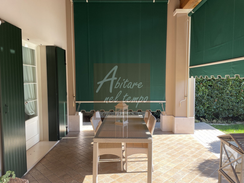 FONTANIVA (PD)

In esclusiva proponiamo una splendida villa indipendente, edificata nel 2006, sit...