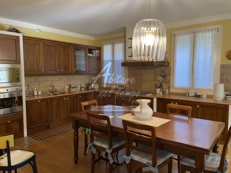 FONTANIVA (PD)

In esclusiva proponiamo una splendida villa indipendente, edificata nel 2006, sit...