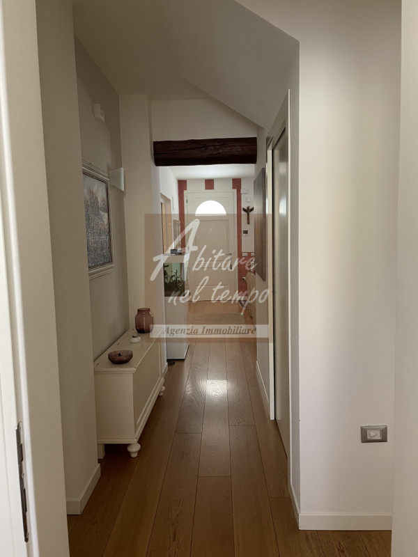 FONTANIVA (PD)

In esclusiva proponiamo una splendida villa indipendente, edificata nel 2006, sit...