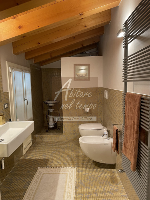 FONTANIVA (PD)

In esclusiva proponiamo una splendida villa indipendente, edificata nel 2006, sit...