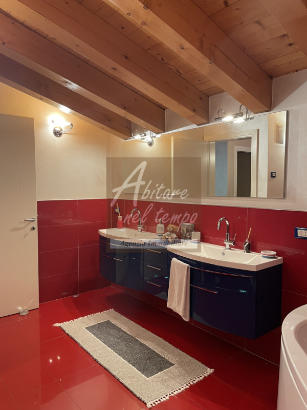 FONTANIVA (PD)

In esclusiva proponiamo una splendida villa indipendente, edificata nel 2006, sit...