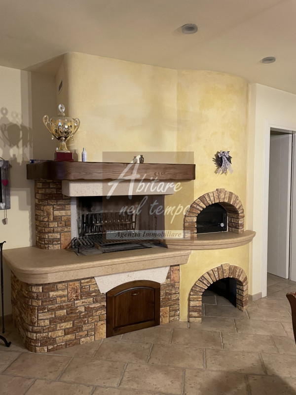 FONTANIVA (PD)

In esclusiva proponiamo una splendida villa indipendente, edificata nel 2006, sit...