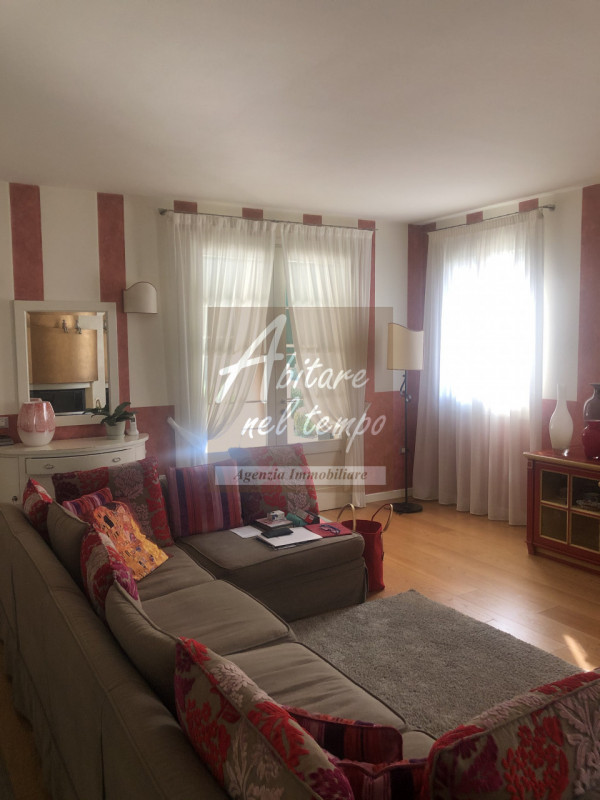 FONTANIVA (PD)

In esclusiva proponiamo una splendida villa indipendente, edificata nel 2006, sit...