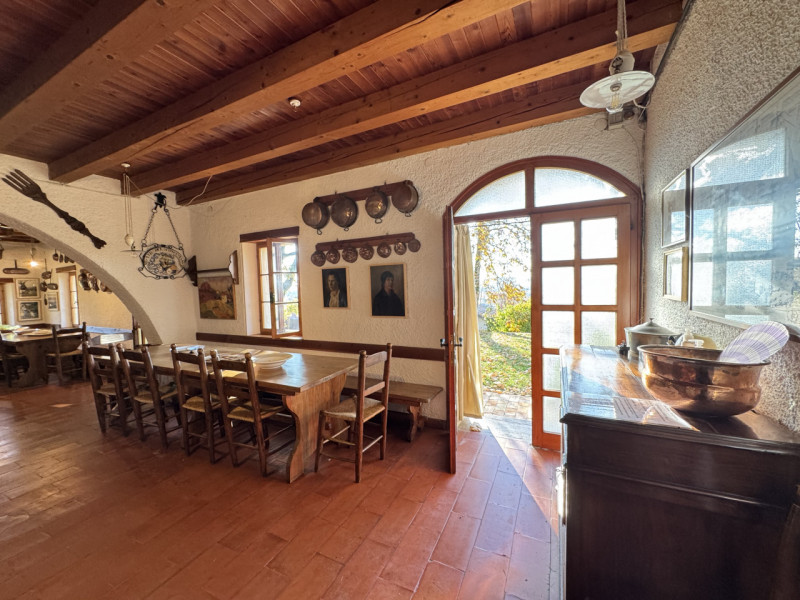 Immerso nelle colline dell’UNESCO, AMPIO E CARATTERISTICO CASALE con SCOPERTO PRIVATO piantumato ...