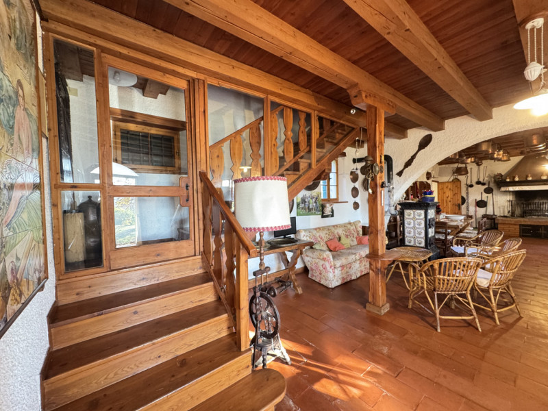 Immerso nelle colline dell’UNESCO, AMPIO E CARATTERISTICO CASALE con SCOPERTO PRIVATO piantumato ...