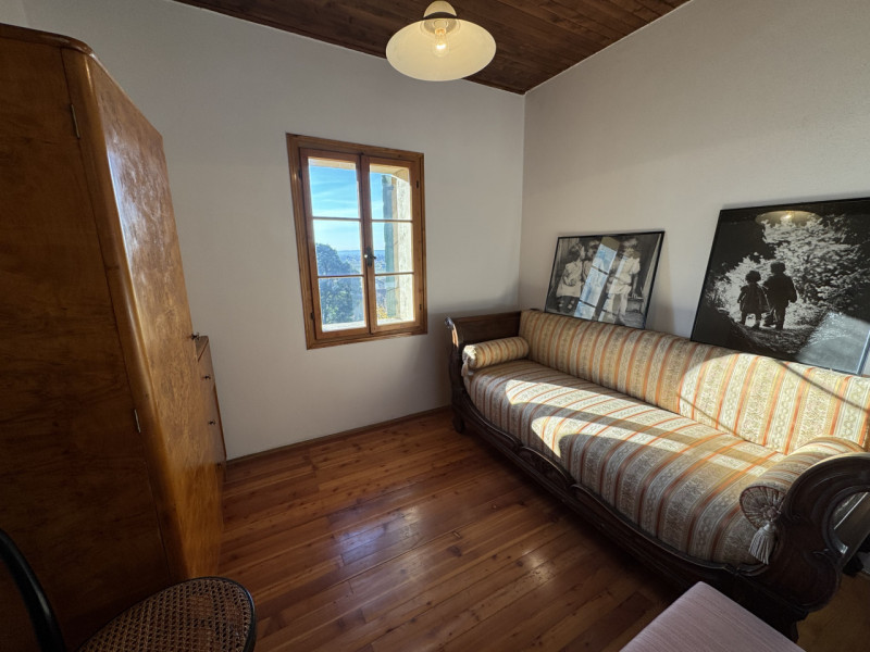 Immerso nelle colline dell’UNESCO, AMPIO E CARATTERISTICO CASALE con SCOPERTO PRIVATO piantumato ...