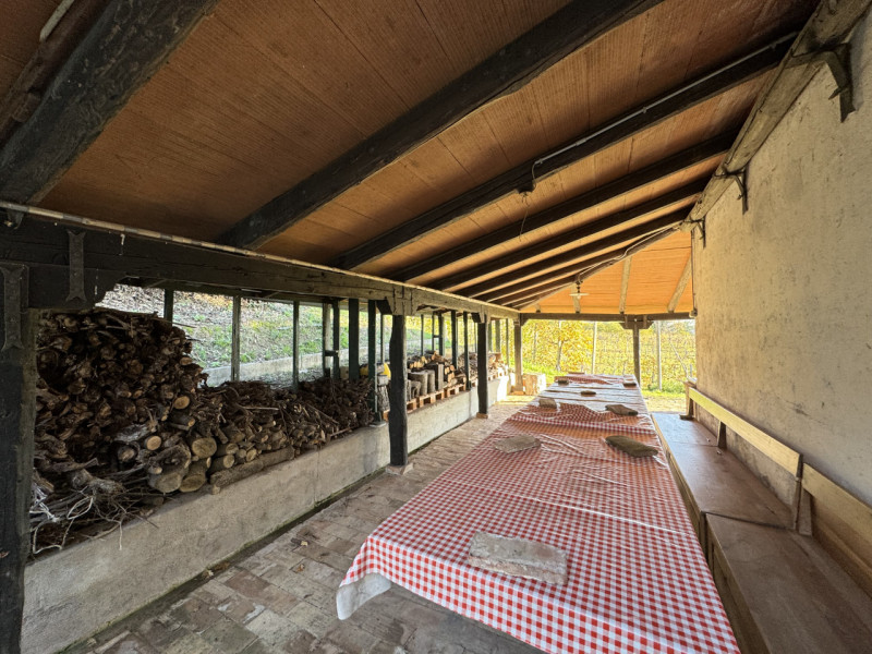 Immerso nelle colline dell’UNESCO, AMPIO E CARATTERISTICO CASALE con SCOPERTO PRIVATO piantumato ...