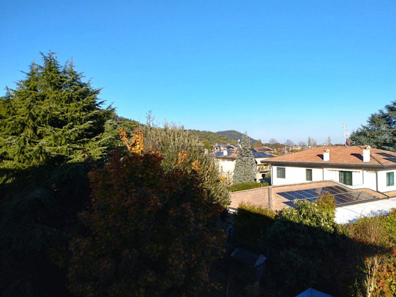 Rif. TO118 - Torreglia (PD) – Proponiamo in vendita un accogliente appartamento in una piccola pa...