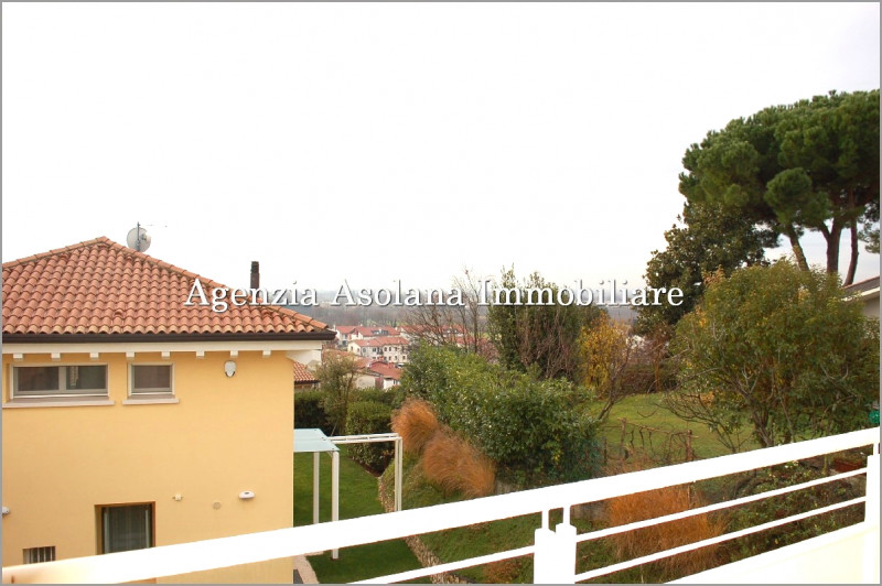 Appartamento in affitto a Maser. In posizione panoramica su palazzina di pregio e di recente cost...