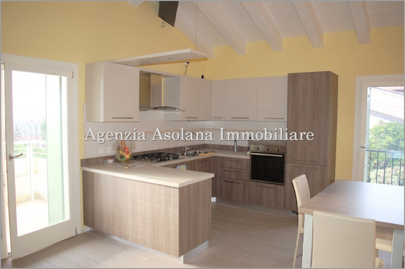 Appartamento in affitto a Maser. In posizione panoramica su palazzina di pregio e di recente cost...