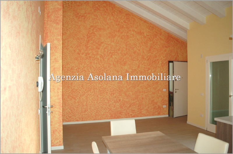 Appartamento in affitto a Maser. In posizione panoramica su palazzina di pregio e di recente cost...