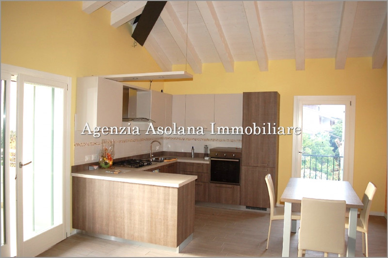 Appartamento in affitto a Maser. In posizione panoramica su palazzina di pregio e di recente cost...