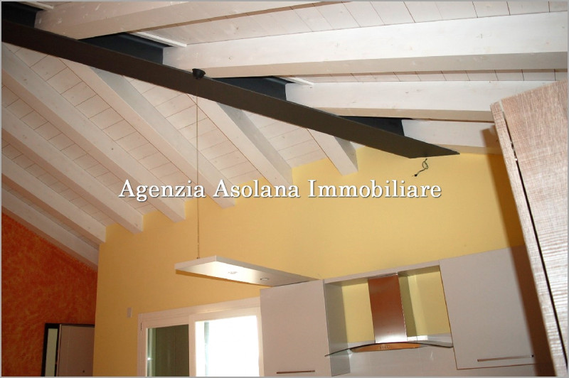 Appartamento in affitto a Maser. In posizione panoramica su palazzina di pregio e di recente cost...