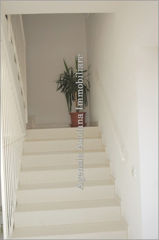 Appartamento in affitto a Maser. In posizione panoramica su palazzina di pregio e di recente cost...