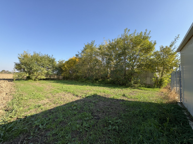 Proponiamo, a Giarre di Abano Terme, una particolare proprietà composta da una casa singola da ri...