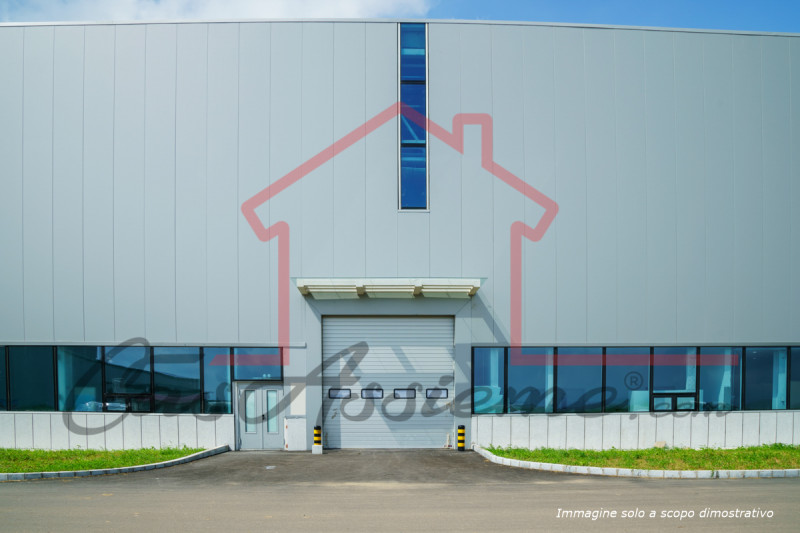 Rif. VH012
A Rossano Veneto proponiamo CAPANNONE di 650 mq complessivi con altezza interna di 4,5...