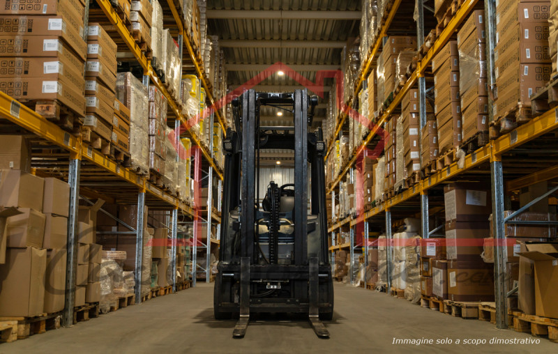 Rif. VH012
A Rossano Veneto proponiamo CAPANNONE di 650 mq complessivi con altezza interna di 4,5...