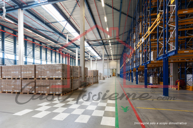 Rif. VH012
A Rossano Veneto proponiamo CAPANNONE di 650 mq complessivi con altezza interna di 4,5...