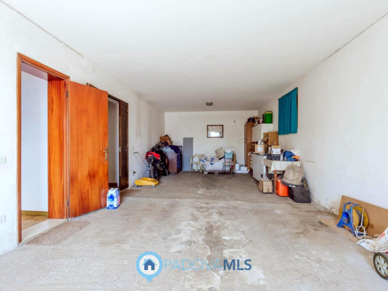 Immobile in esclusiva al Gruppo Padova MLS

Compendio immobiliare con più fabbricati e ampi spazi...