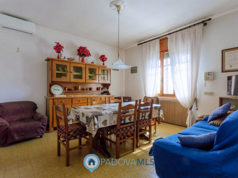 Immobile in esclusiva al Gruppo Padova MLS

Compendio immobiliare con più fabbricati e ampi spazi...