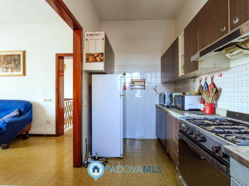Immobile in esclusiva al Gruppo Padova MLS

Compendio immobiliare con più fabbricati e ampi spazi...