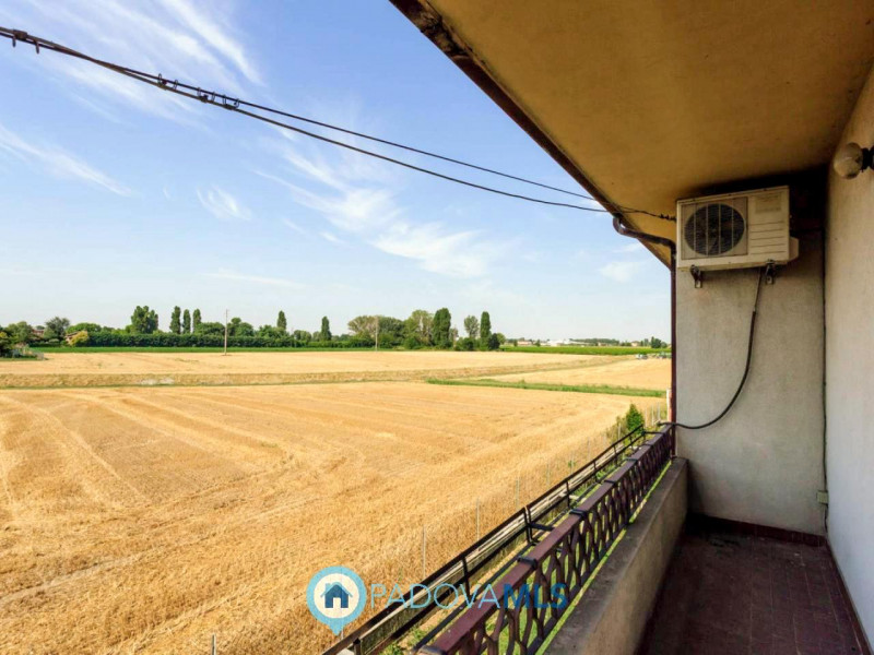 Immobile in esclusiva al Gruppo Padova MLS

Compendio immobiliare con più fabbricati e ampi spazi...