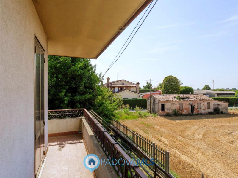 Immobile in esclusiva al Gruppo Padova MLS

Compendio immobiliare con più fabbricati e ampi spazi...