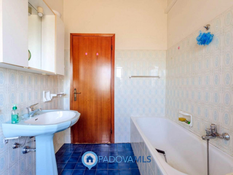 Immobile in esclusiva al Gruppo Padova MLS

Compendio immobiliare con più fabbricati e ampi spazi...