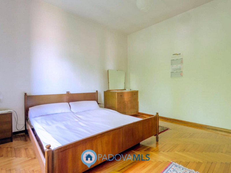 Immobile in esclusiva al Gruppo Padova MLS

Compendio immobiliare con più fabbricati e ampi spazi...