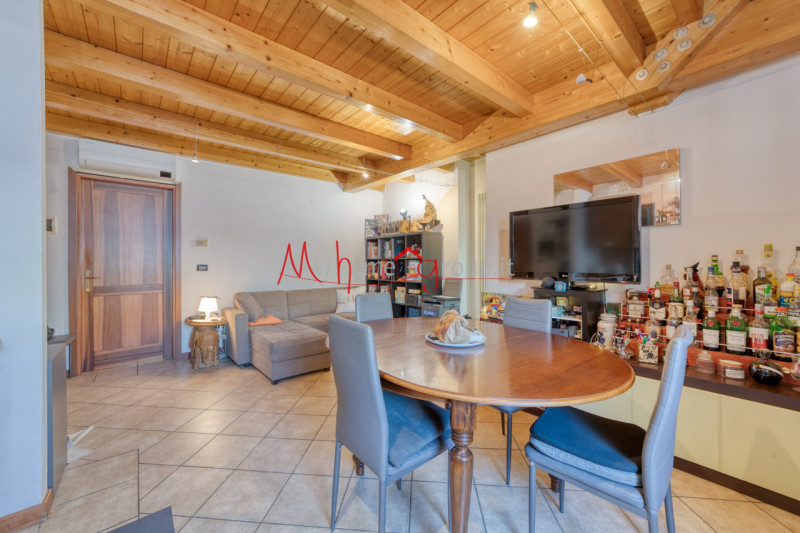 PADOVA ZONA PALTANA - In piccolo condominio, appartamento disposto su due piani in zona interna e...