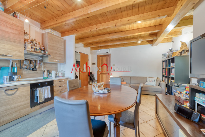 PADOVA ZONA PALTANA - In piccolo condominio, appartamento disposto su due piani in zona interna e...