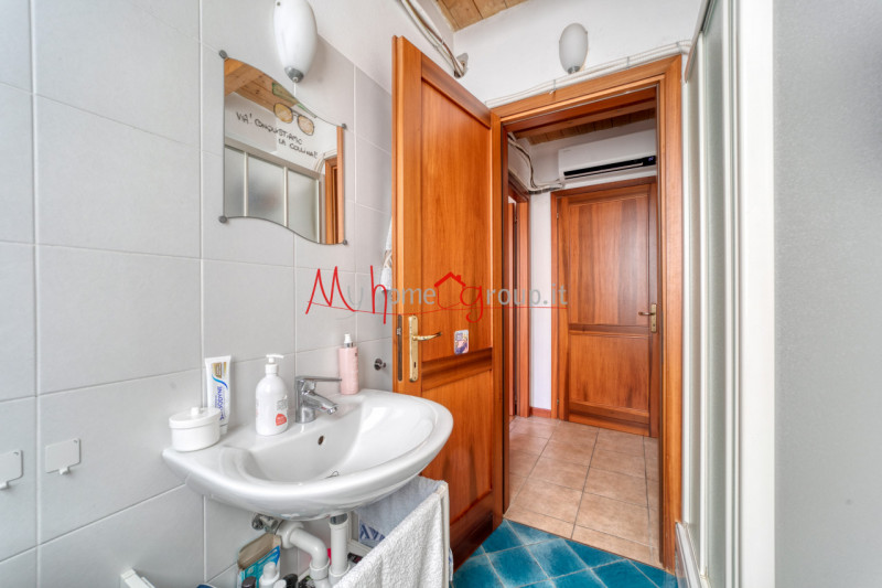 PADOVA ZONA PALTANA - In piccolo condominio, appartamento disposto su due piani in zona interna e...