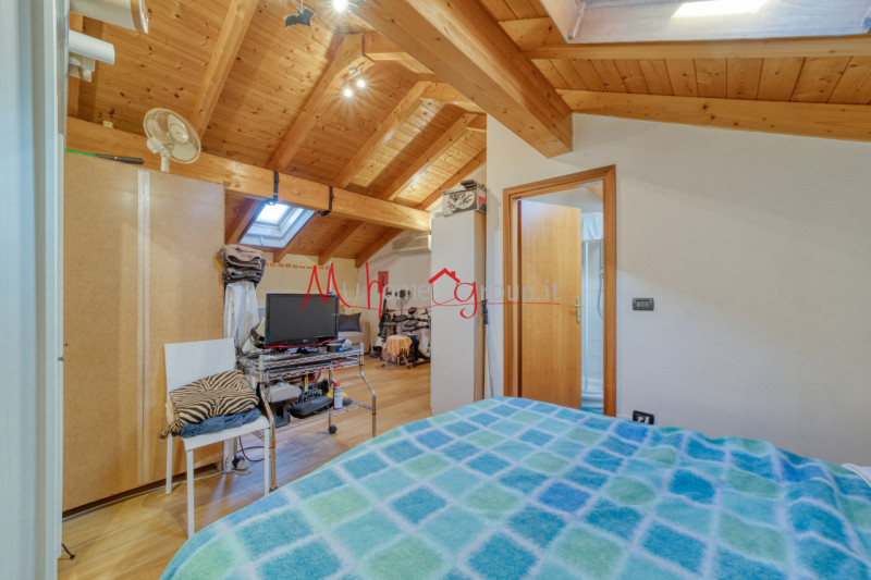 PADOVA ZONA PALTANA - In piccolo condominio, appartamento disposto su due piani in zona interna e...